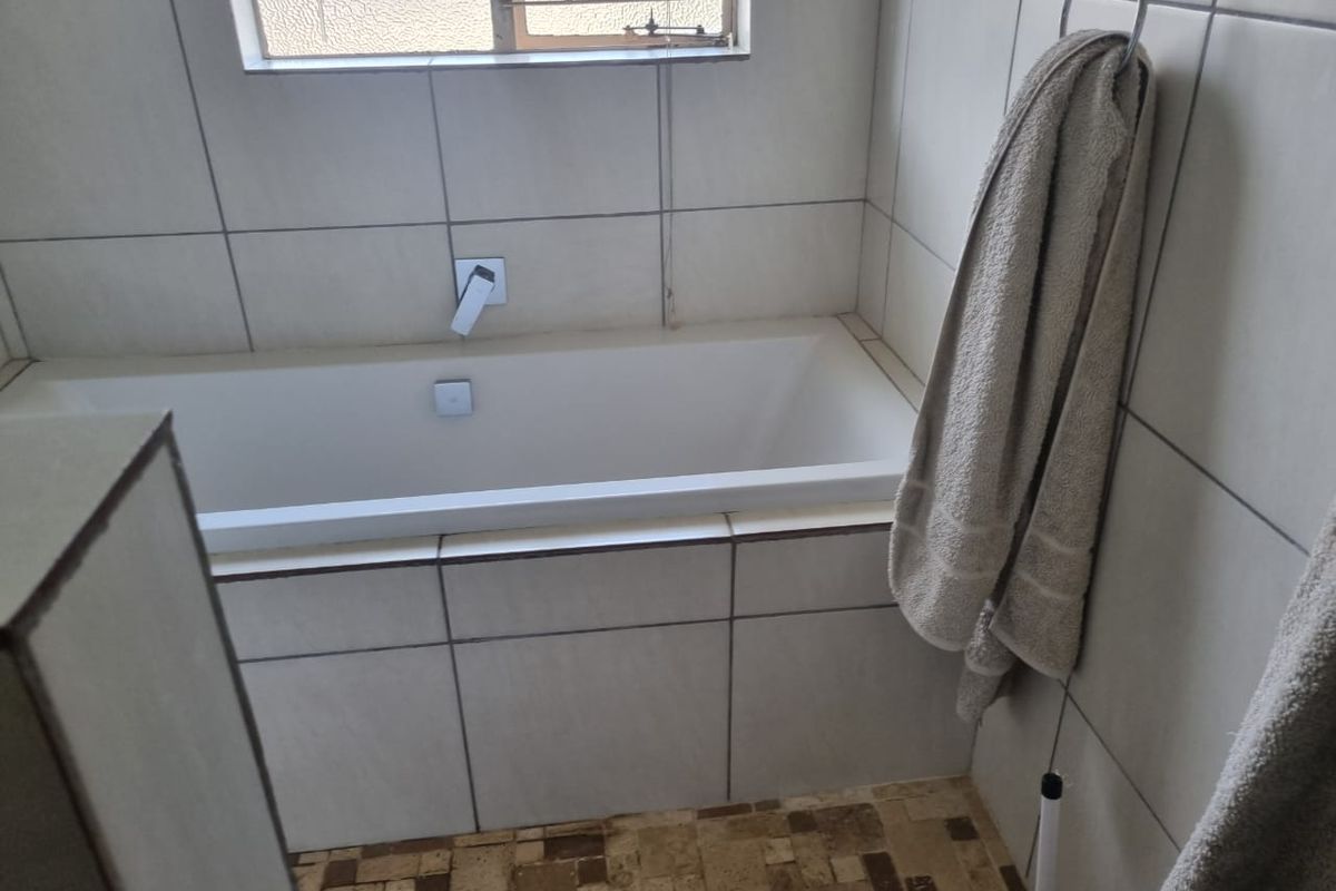 TWO BEDROOM TOWN HOUSE IN BENDOR POLOKWANE! - Photo 4