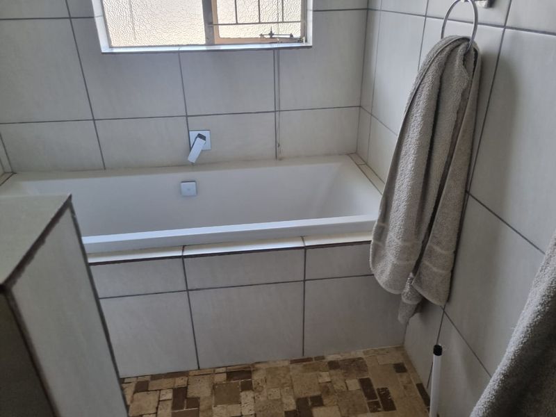 TWO BEDROOM TOWN HOUSE IN BENDOR POLOKWANE! - Photo 4