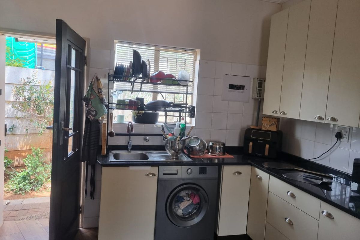 TWO BEDROOM TOWN HOUSE IN BENDOR POLOKWANE! - Photo 5