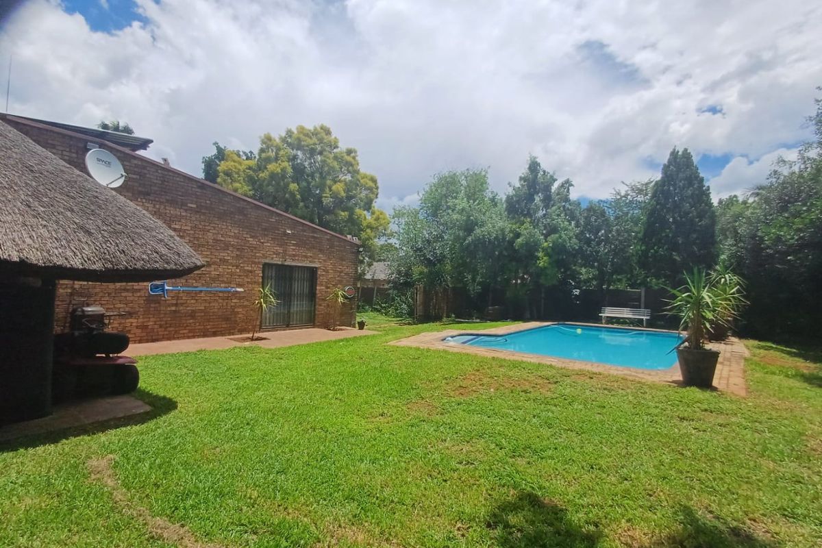 Beautiful Family Home with Flatlet in Vaal Park, Orkney - Photo 2