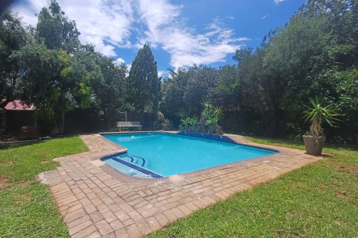 Beautiful Family Home with Flatlet in Vaal Park, Orkney - Photo 4