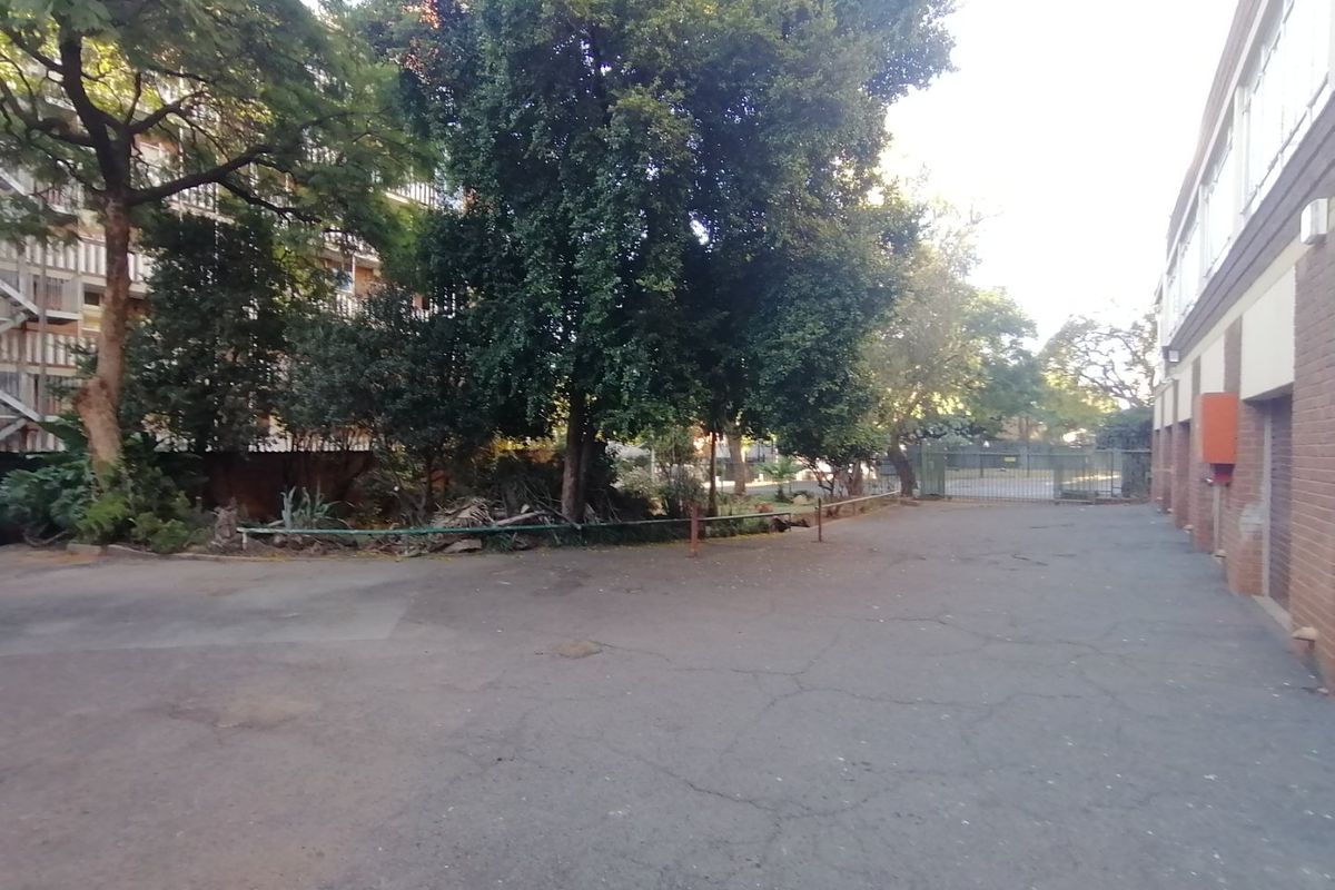 Elegant 3-Bedroom Apartment – Muckleneuk, Pretoria - Photo 5