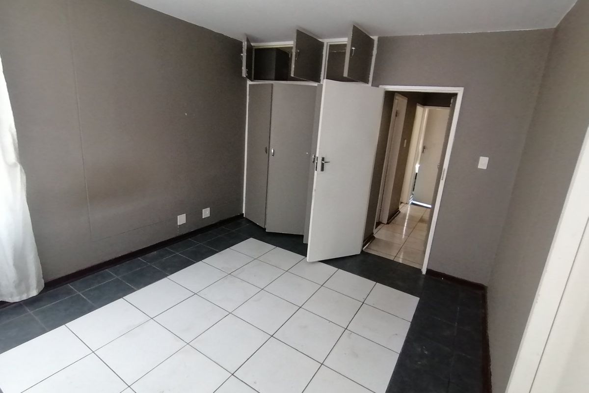 Elegant 3-Bedroom Apartment – Muckleneuk, Pretoria - Photo 2