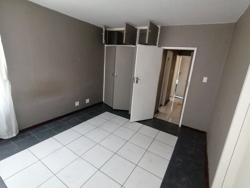 Elegant 3-Bedroom Apartment – Muckleneuk, Pretoria - Photo 2