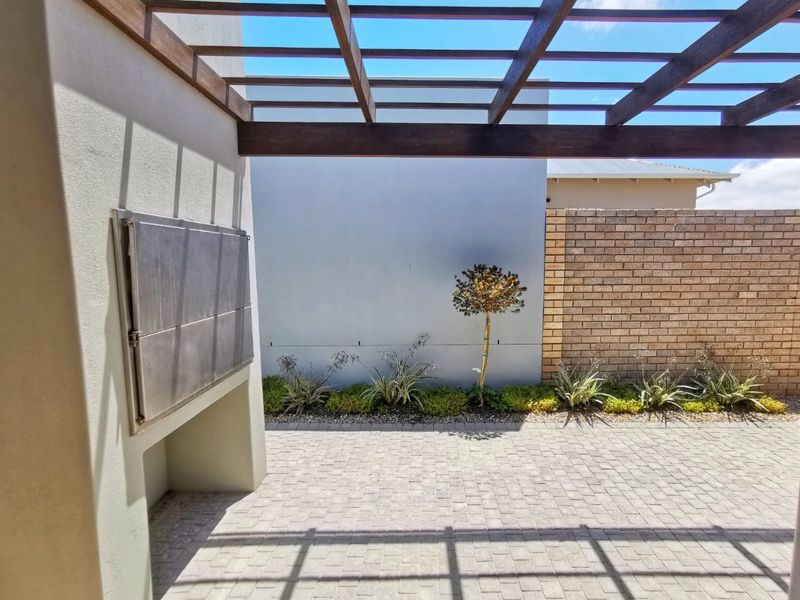 AFFORDABLE CONTEMPORARY ESTATE LIVING MINUTES FROM GEORGE - Photo 10