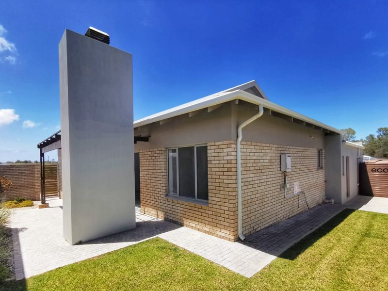 AFFORDABLE CONTEMPORARY ESTATE LIVING MINUTES FROM GEORGE - Photo 9