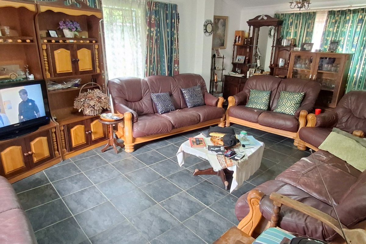 5 BED HOUSE WITH FLAT N PRETORIA GARDENS - Photo 2