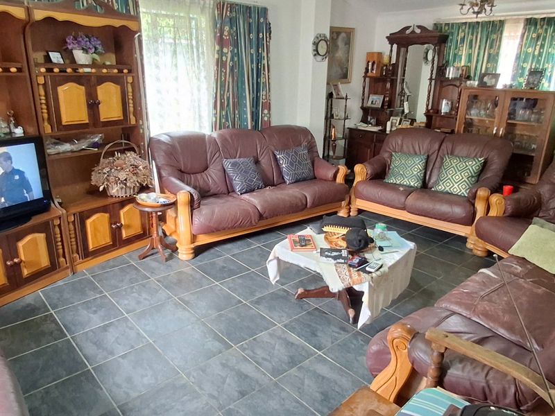 5 BED HOUSE WITH FLAT N PRETORIA GARDENS - Photo 2
