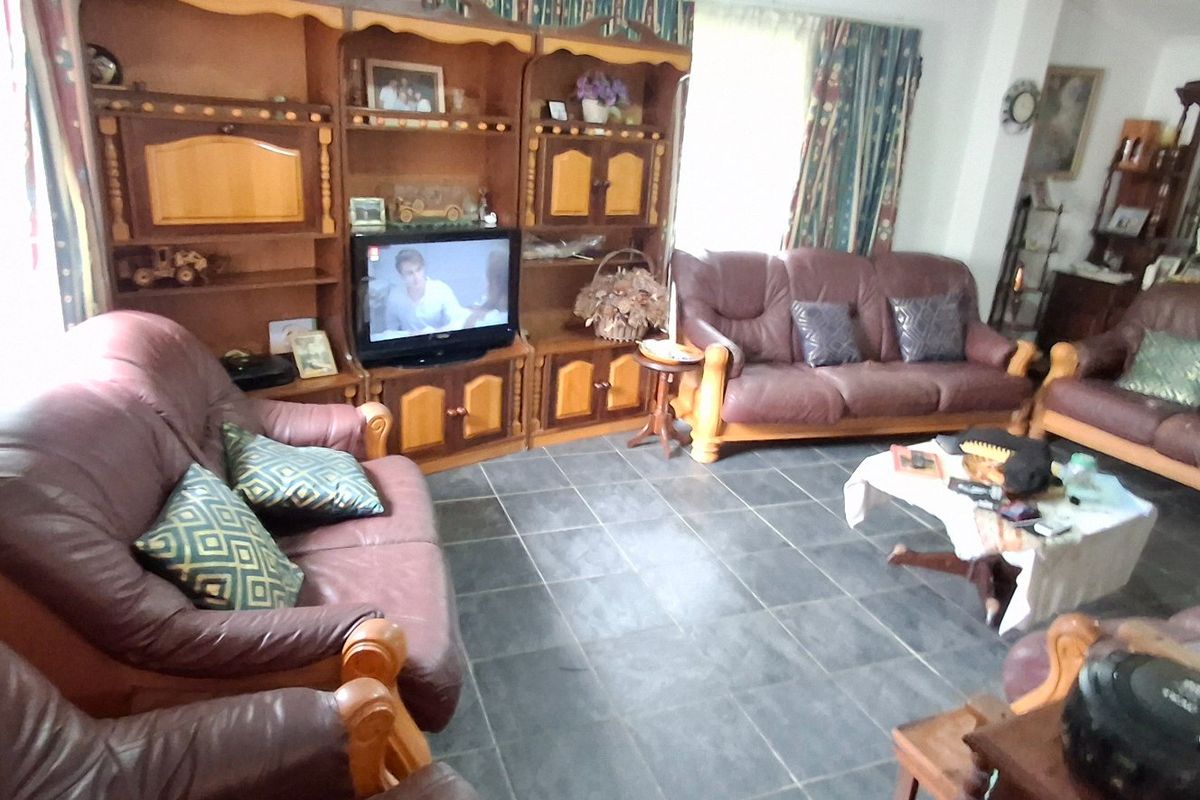 5 BED HOUSE WITH FLAT N PRETORIA GARDENS - Photo 3