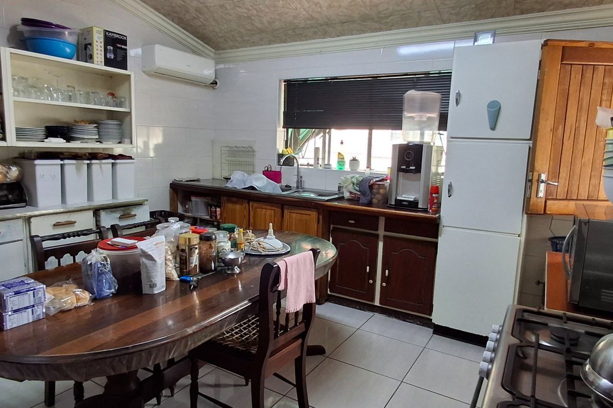 5 BED HOUSE WITH FLAT N PRETORIA GARDENS - Photo 5