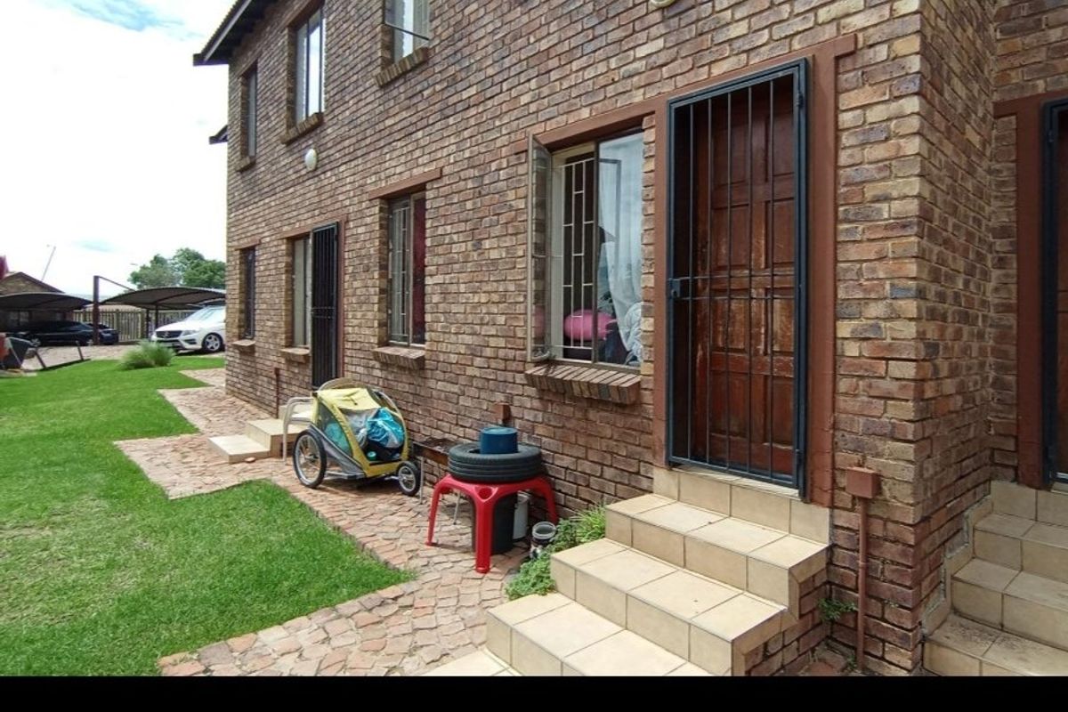 2-Bedroom, 1-Bathroom  Apartment for Sale in olievenhoutbos  - Photo 3