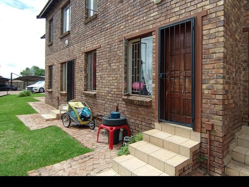 2-Bedroom, 1-Bathroom  Apartment for Sale in olievenhoutbos  - Photo 3