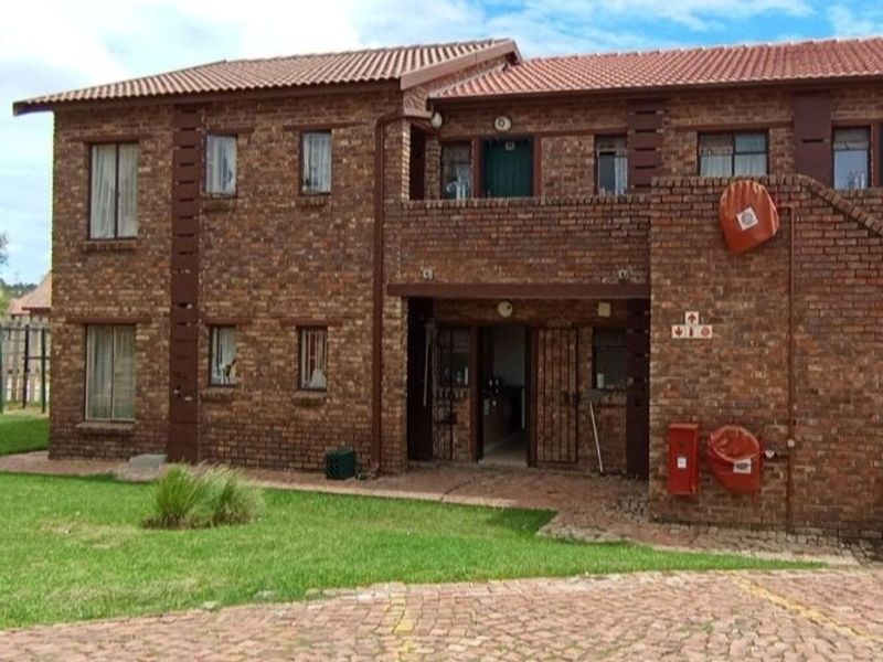 2-Bedroom, 1-Bathroom  Apartment for Sale in olievenhoutbos  - Photo 4