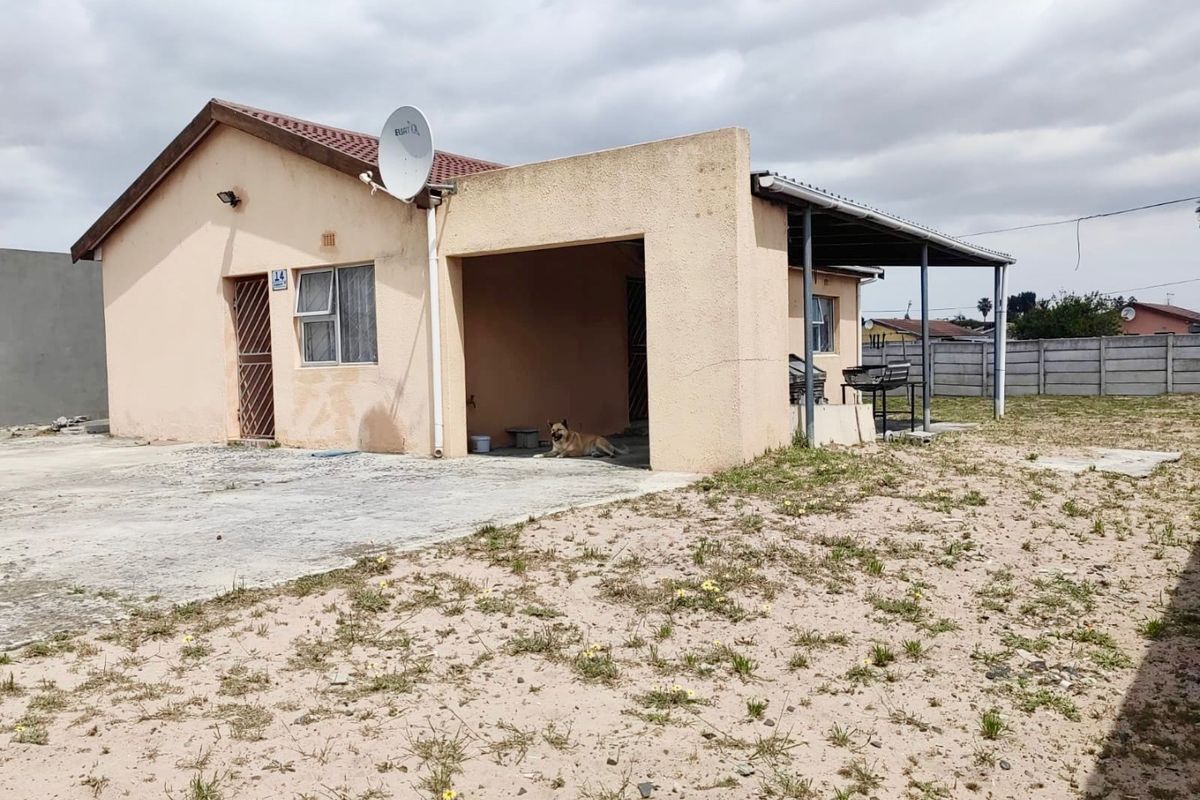 Three Bedroom, Two Bathroom House For Sale  - Photo 3