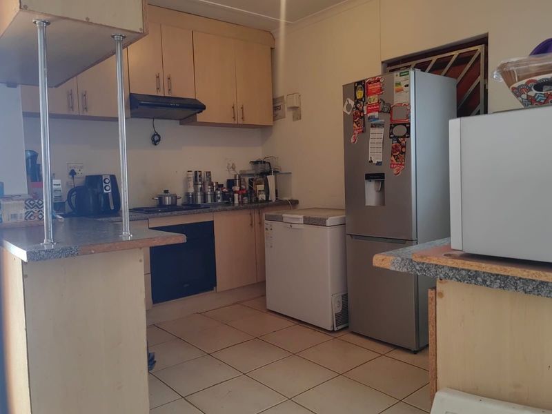 Three Bedroom, Two Bathroom House For Sale  - Photo 9