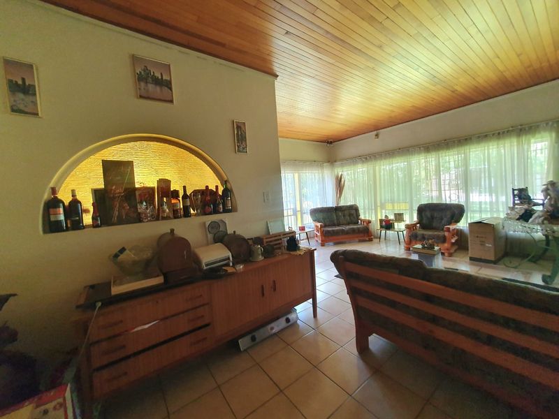 FAMILY HOUSE IN PRETORIA GARDENS - Photo 8