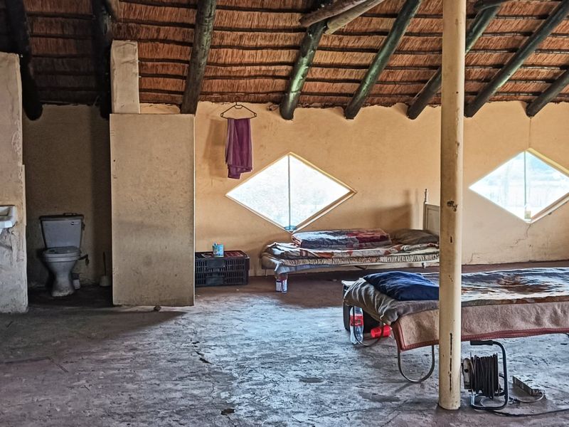 12 ha Farm, with two flatlets, main house, and workshop. - Photo 2