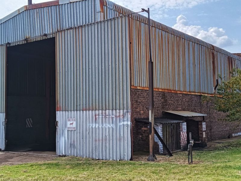 12 ha Farm, with two flatlets, main house, and workshop. - Photo 9