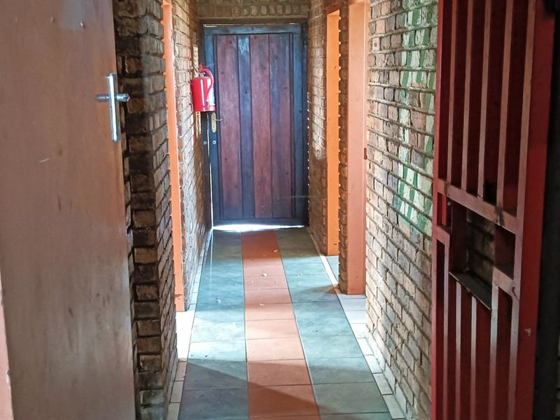 12 ha Farm, with two flatlets, main house, and workshop. - Photo 6