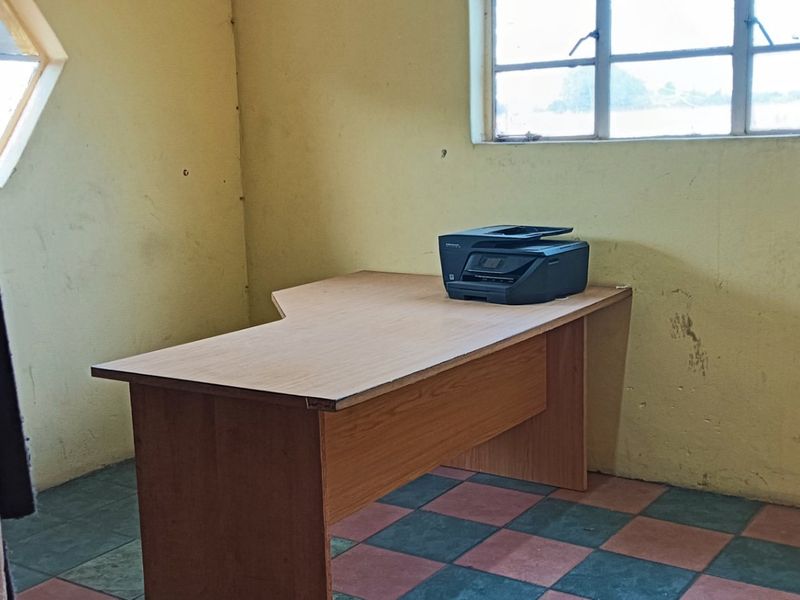 12 ha Farm, with two flatlets, main house, and workshop. - Photo 3