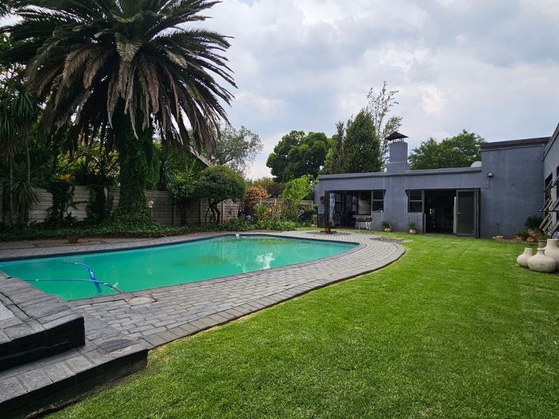 Contemporary Five Bedroom Home in Vanderbijlpark - Photo 10