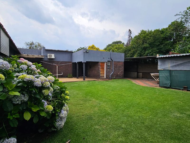 Contemporary Five Bedroom Home in Vanderbijlpark - Photo 8