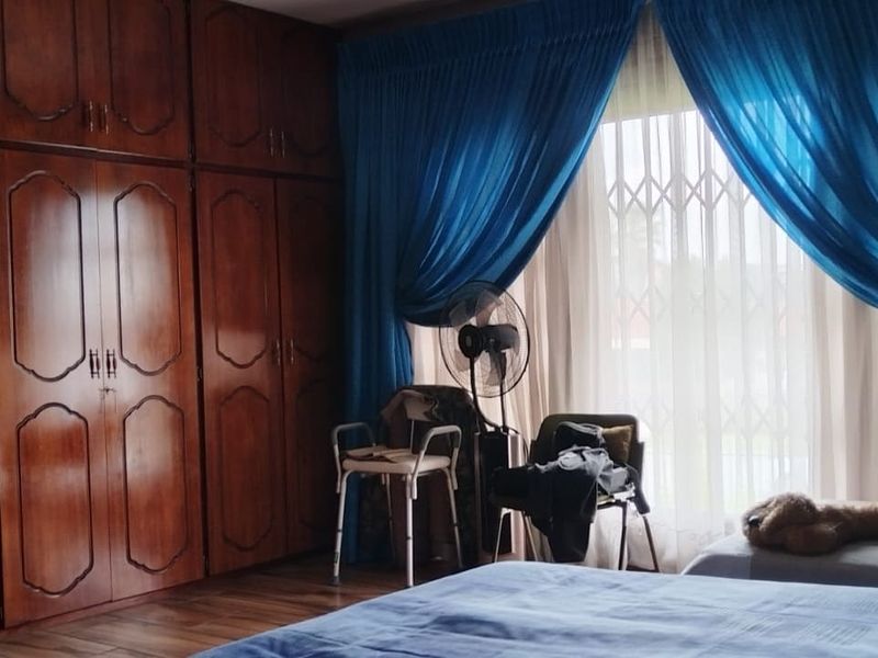 Spacious Family Home with Flatlets for Sale in Bedworth Park - Photo 9