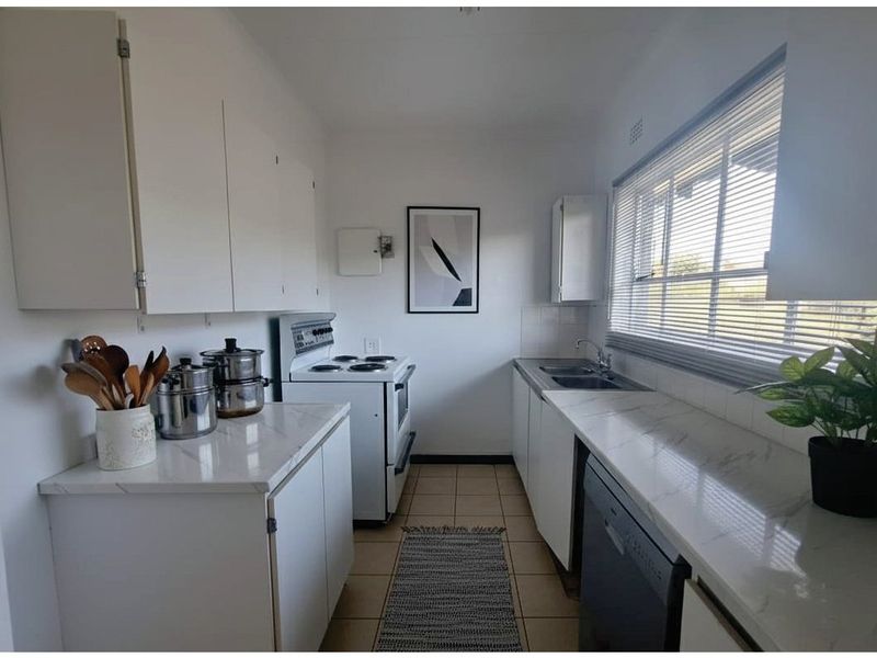 Quiet riverside living in Riverside - Photo 6