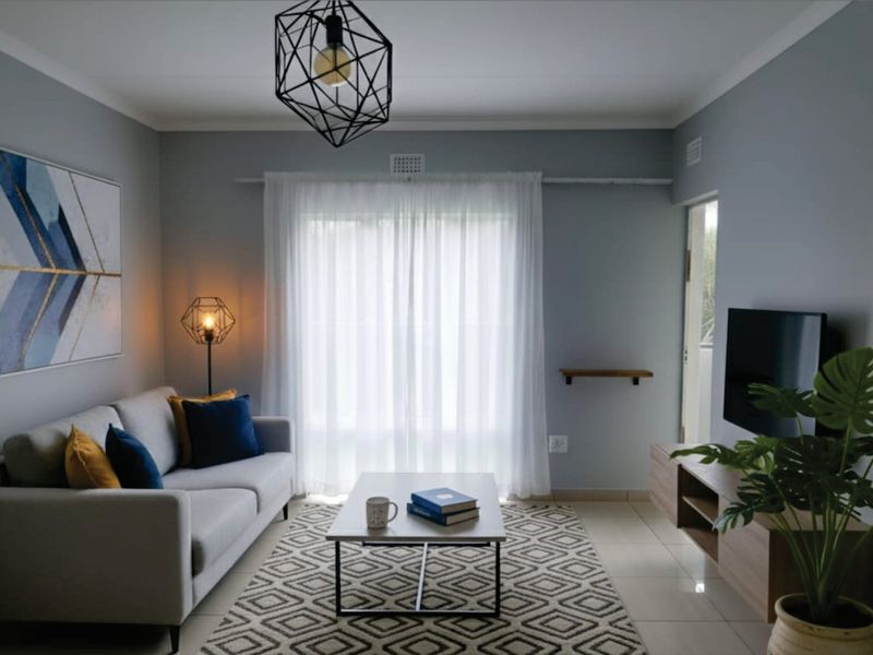 Quiet riverside living in Riverside - Photo 3