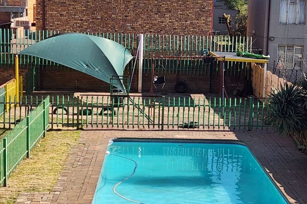 Cozy Home with Essential Comforts - Photo 3