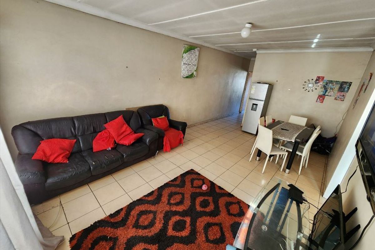 Cozy Home with Essential Comforts - Photo 2