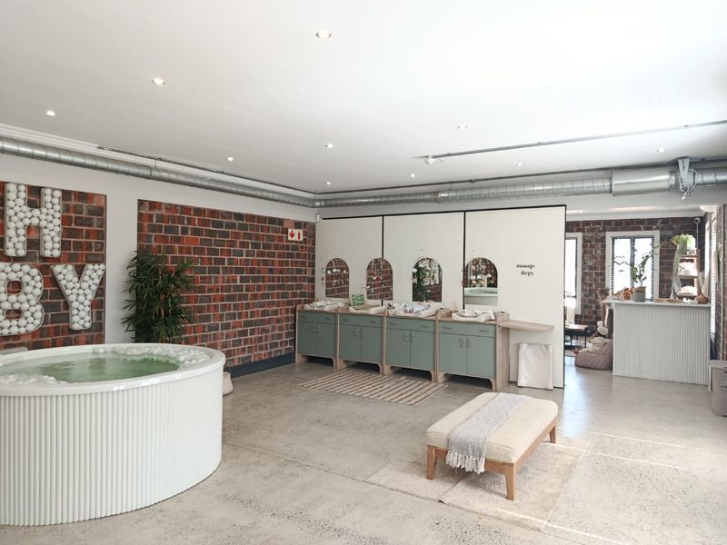 Ground Floor Office With Excellent Visibility – Ideal for Office or Retail Use - Photo 2