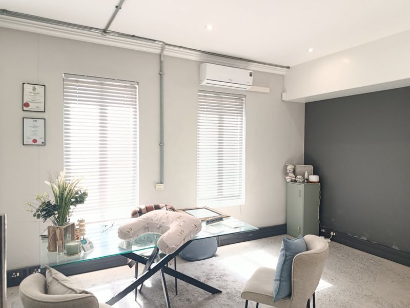 Ground Floor Office With Excellent Visibility – Ideal for Office or Retail Use - Photo 9