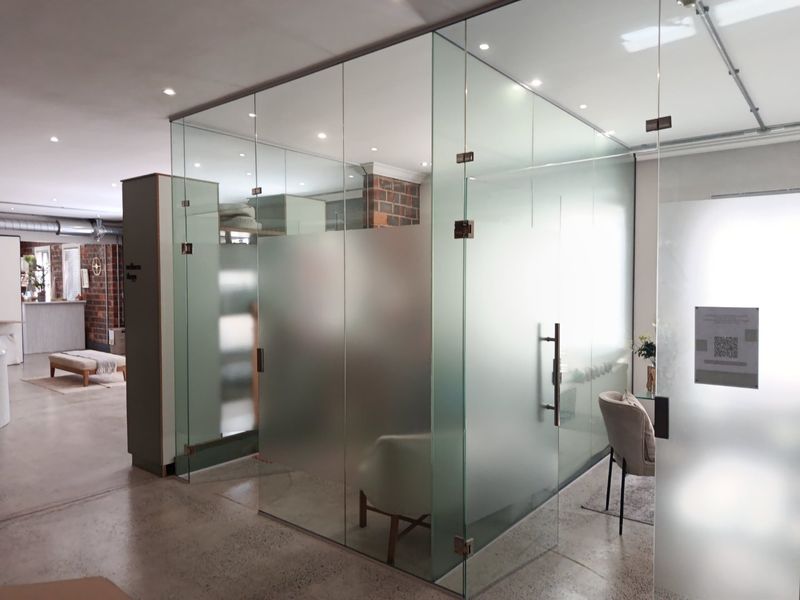 Ground Floor Office With Excellent Visibility – Ideal for Office or Retail Use - Photo 6