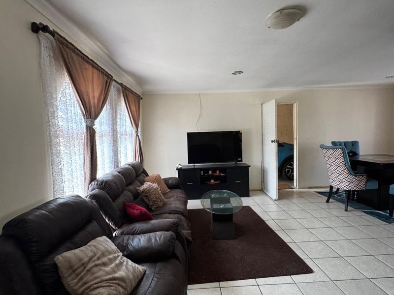 Spacious 3 Bedroom House To Rent In Tuscany Glen, Blue Downs - Photo 2