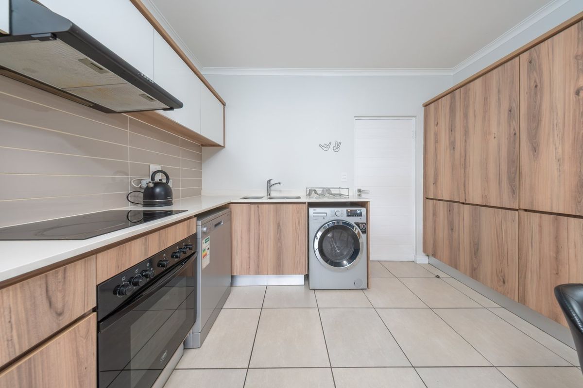 Modern two bedroom apartment in The Reid ideal for first time buyers and investors - Photo 5