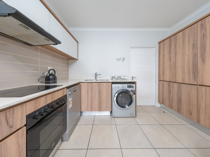 Modern two bedroom apartment in The Reid ideal for first time buyers and investors - Photo 5