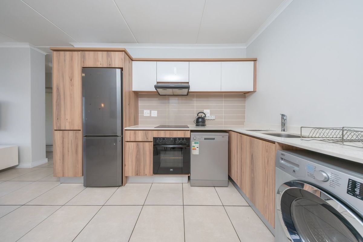 Modern two bedroom apartment in The Reid ideal for first time buyers and investors - Photo 4