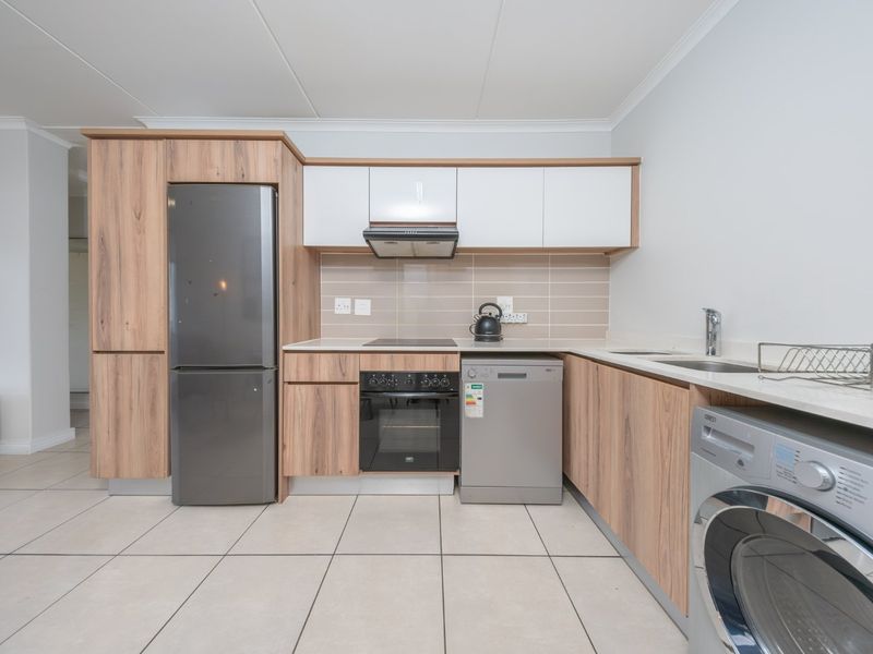 Modern two bedroom apartment in The Reid ideal for first time buyers and investors - Photo 4