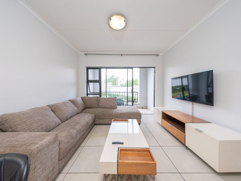 Modern two bedroom apartment in The Reid ideal for first time buyers and investors - Photo 2