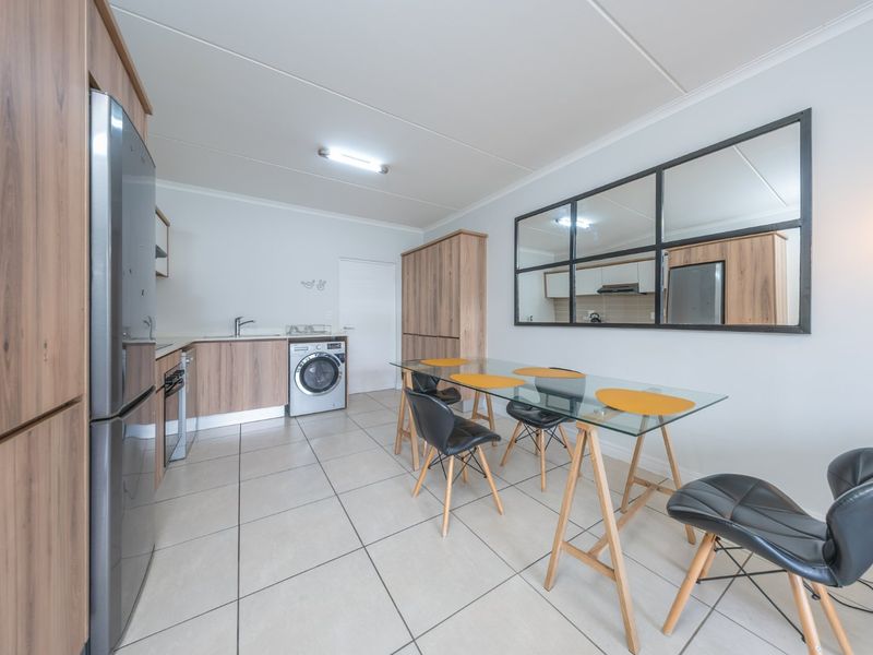 Modern two bedroom apartment in The Reid ideal for first time buyers and investors - Photo 6