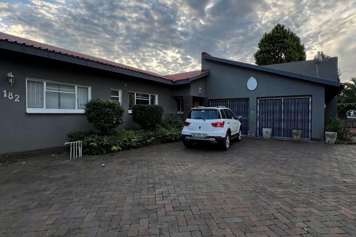 7 Bedroom House for sale in Stilfontein - Photo 5