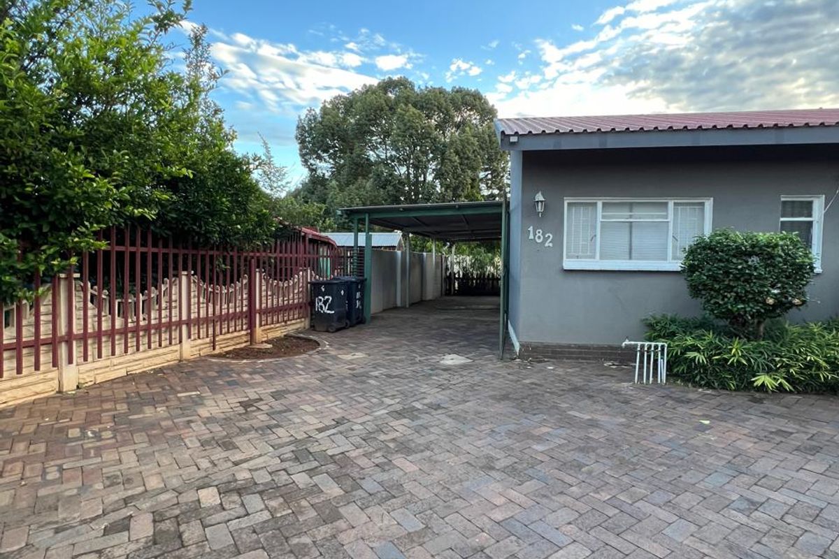 7 Bedroom House for sale in Stilfontein - Photo 4