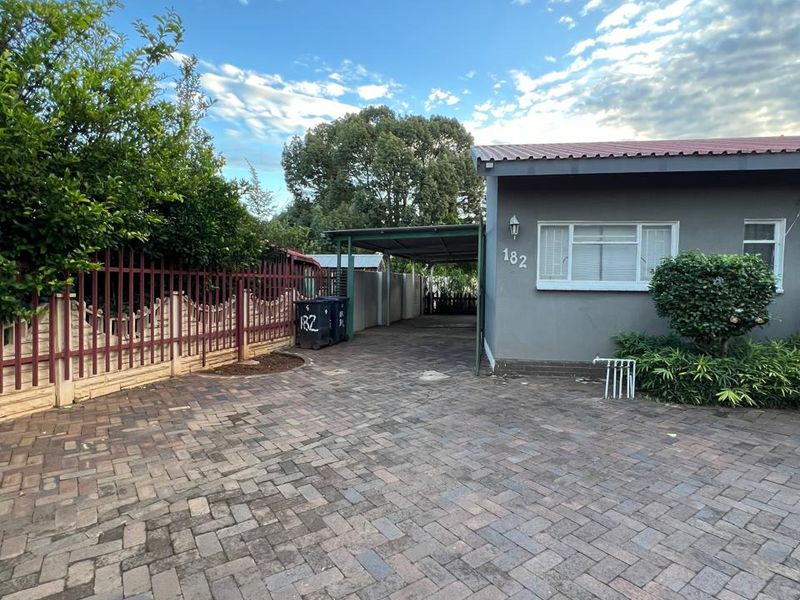 7 Bedroom House for sale in Stilfontein - Photo 4