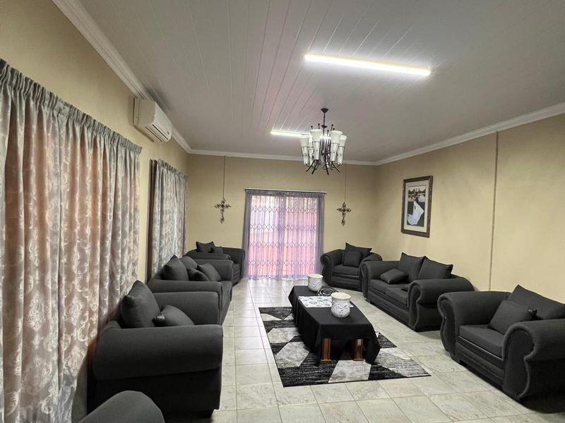 7 Bedroom House for sale in Stilfontein - Photo 10