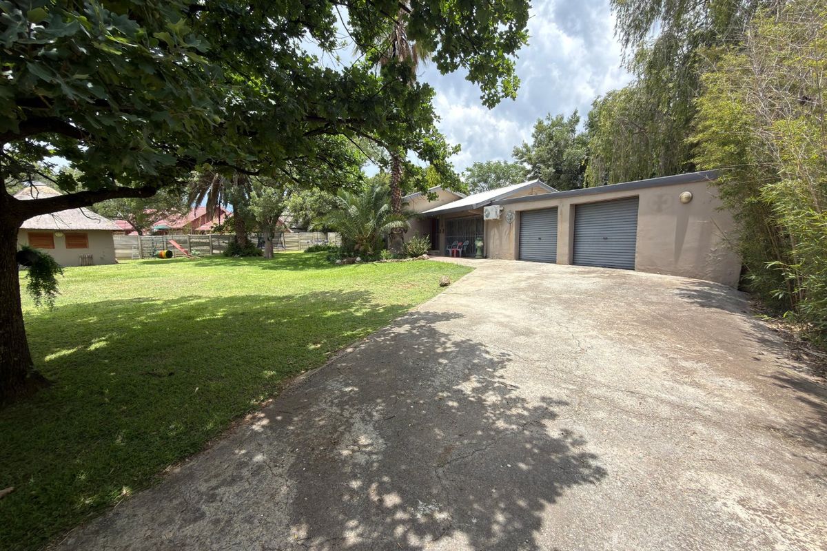 3-Bedroom Home with Spacious 2-Bedroom Flatlet for sale in Songloed - Photo 2