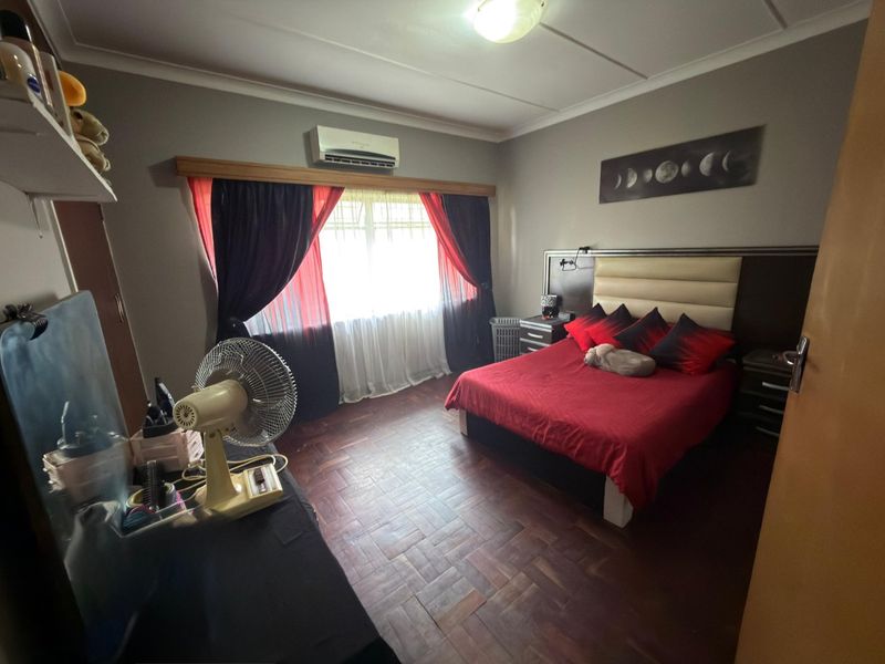 3-Bedroom Home with Spacious 2-Bedroom Flatlet for sale in Songloed - Photo 8