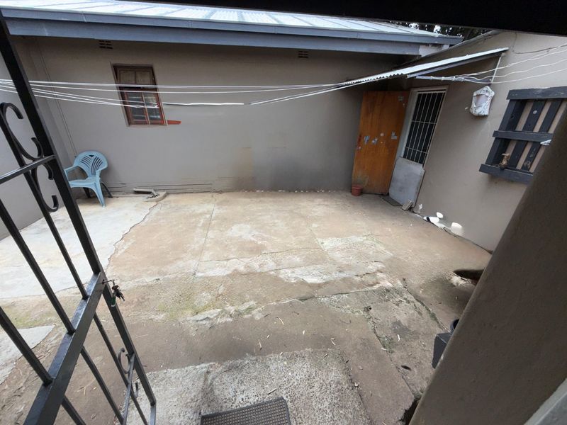 3-Bedroom Home with Spacious 2-Bedroom Flatlet for sale in Songloed - Photo 7