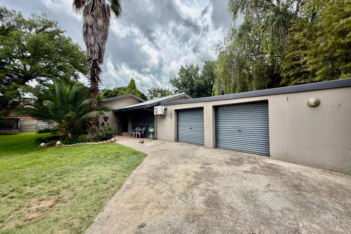 3-Bedroom Home with Spacious 2-Bedroom Flatlet for sale in Songloed - Photo 4