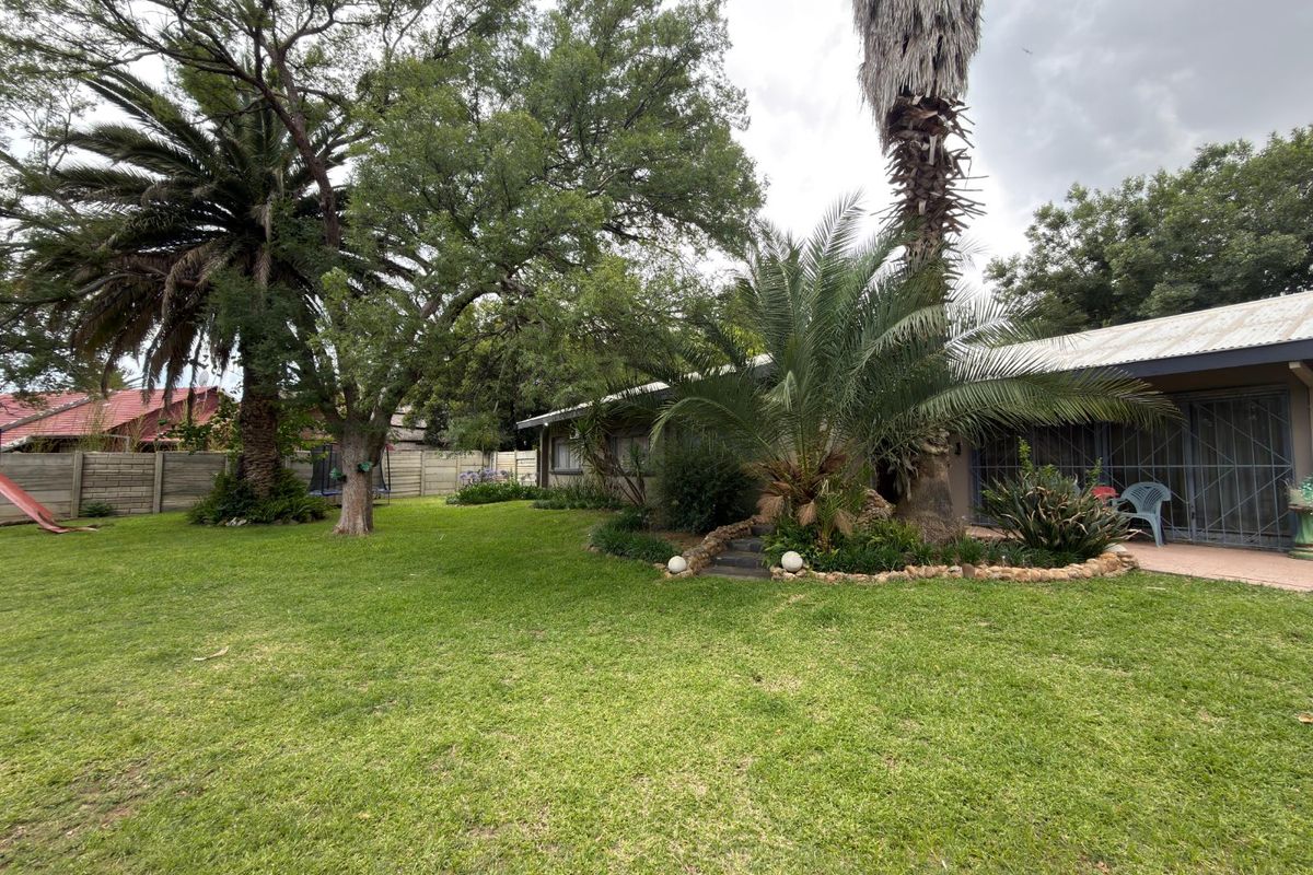 3-Bedroom Home with Spacious 2-Bedroom Flatlet for sale in Songloed - Photo 5